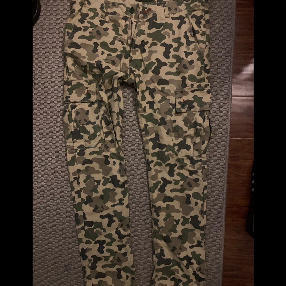 Men’s size 34 camo print Lrg pants